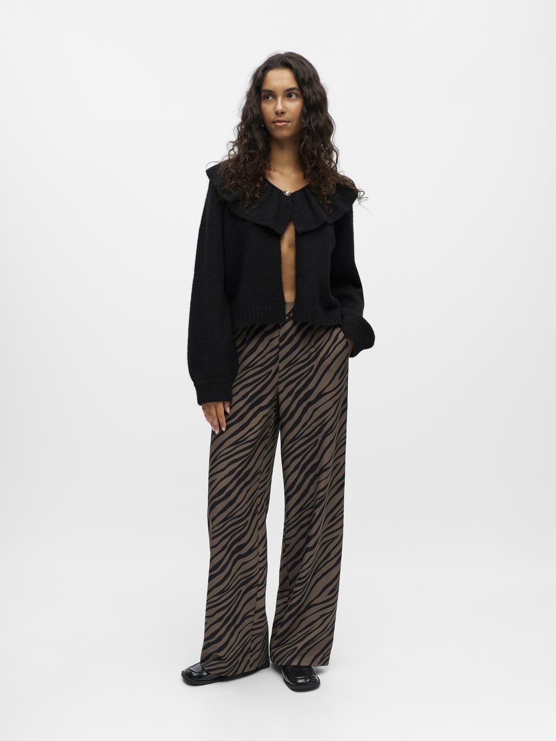 model_shot-front_full